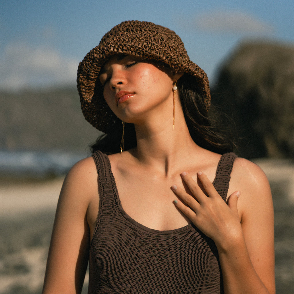 Padang Moonstone Earrings - Gold