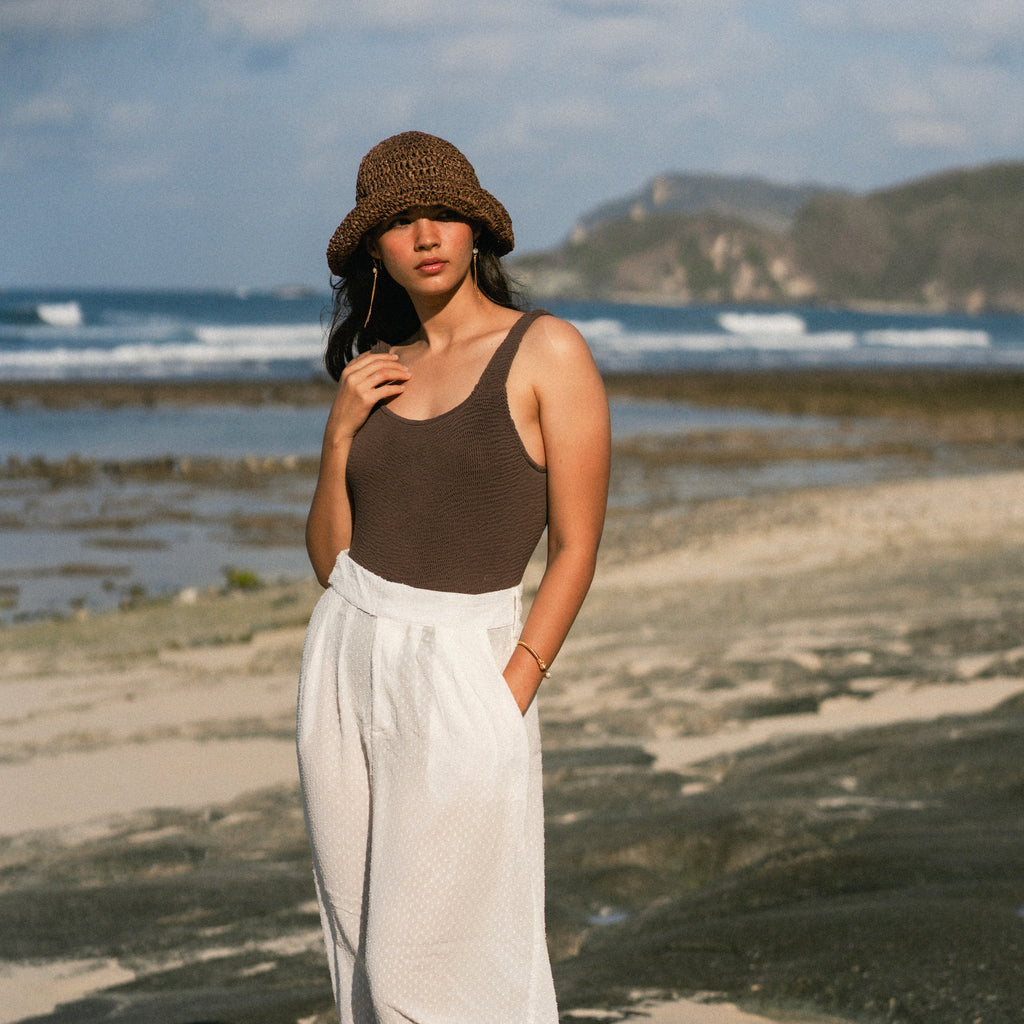 Padang Moonstone Earrings - Gold