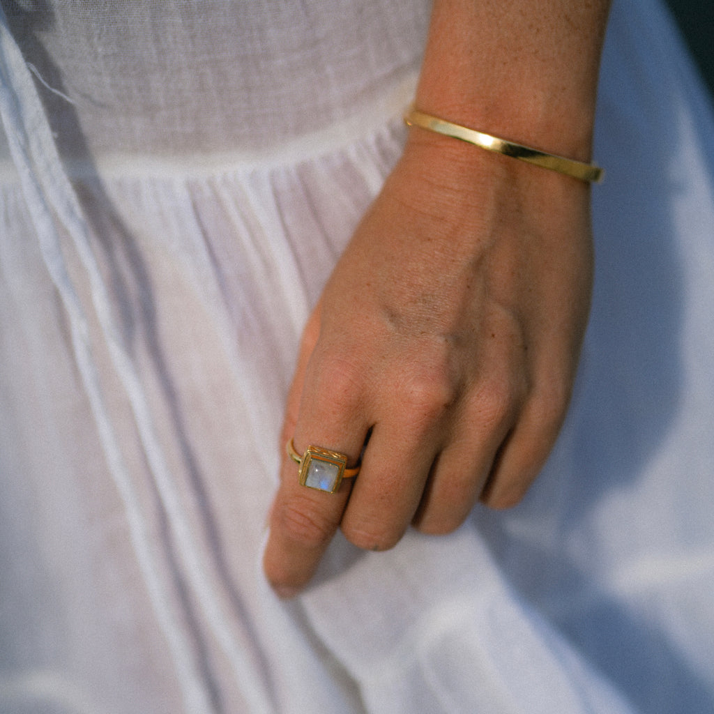 Island Moonstone Ring - Gold